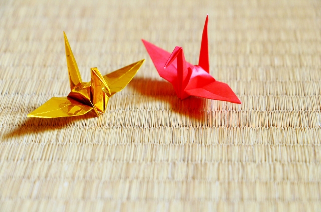 生活の雑学 金色の折り紙はオレンジ色 Gakusha
