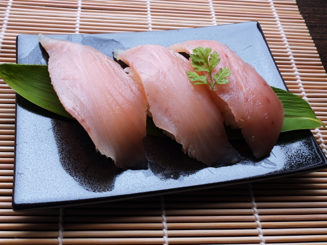 食べ物の雑学 焼き魚の下に敷いてある葉っぱは何 Gakusha